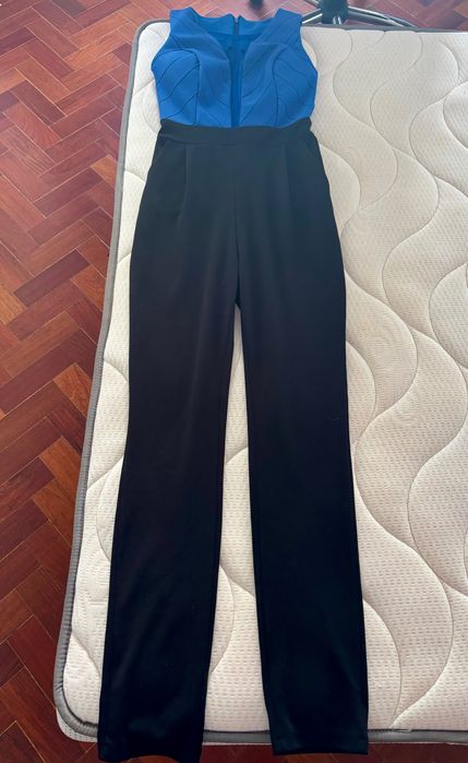 Fato macaco azul e preto