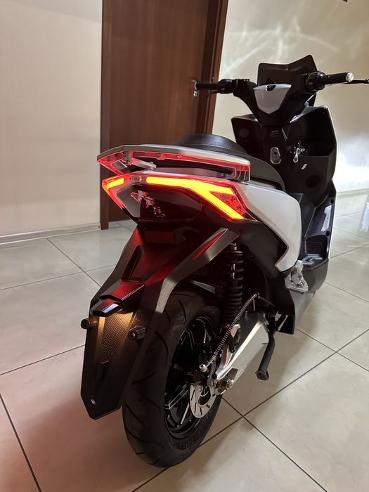 Aima Tiger 2000W-12 колеса электроскутер, мопед