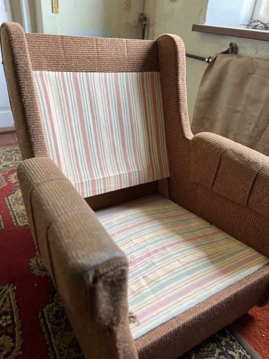 Продам зручне крісло для вітальні, терміново!