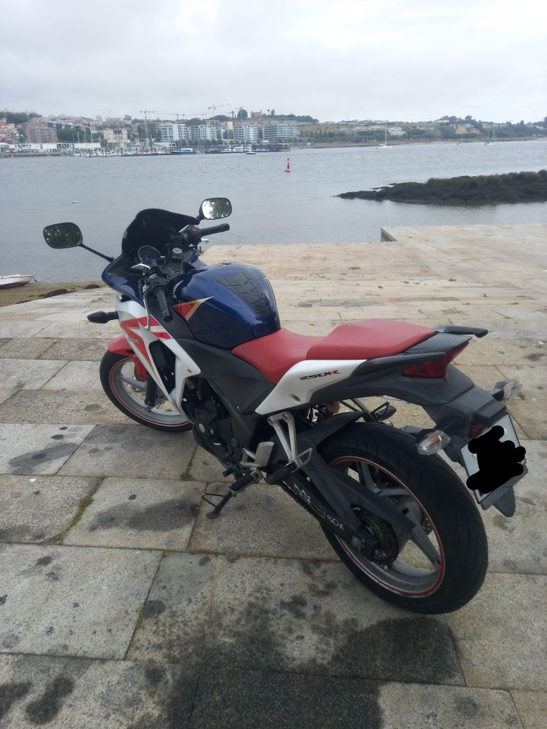 Honda CBR250R de 2011 (ler descrição)