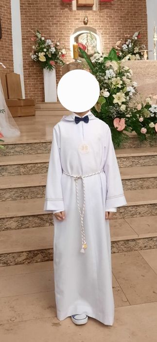 Alba komunijna z kapturem