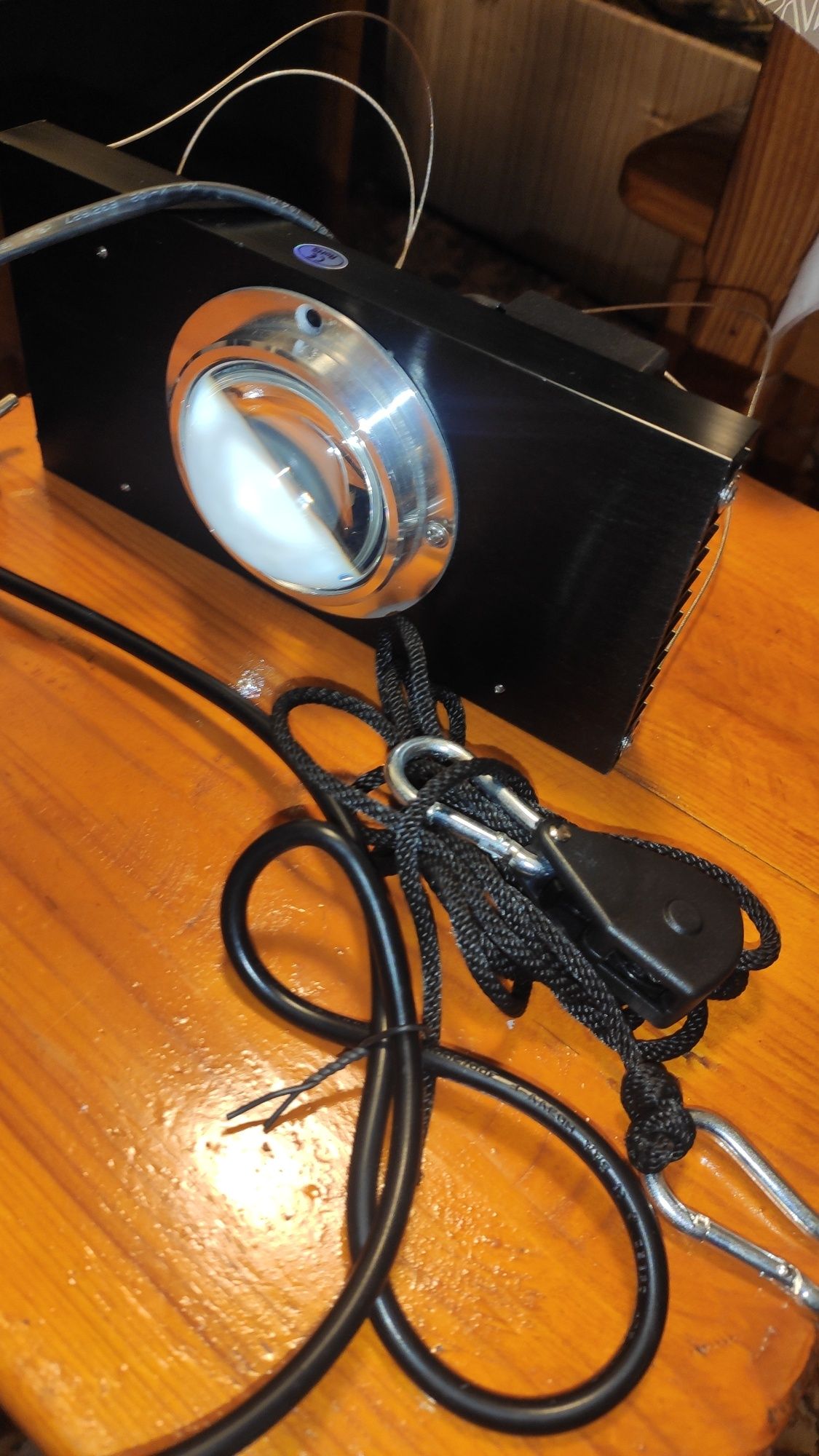 CREE CXB3590 COB 100W з підвісами. Фітолампа для рослин.