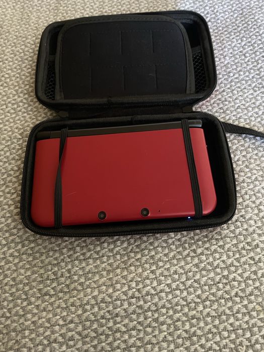 Nintendo 3ds XL red