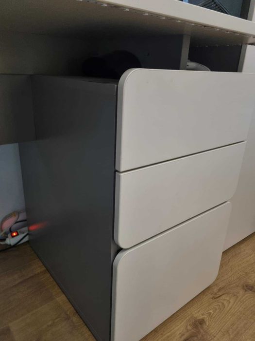 Sprzedam zestaw używanych mebli młodzieżowych firmy VOX