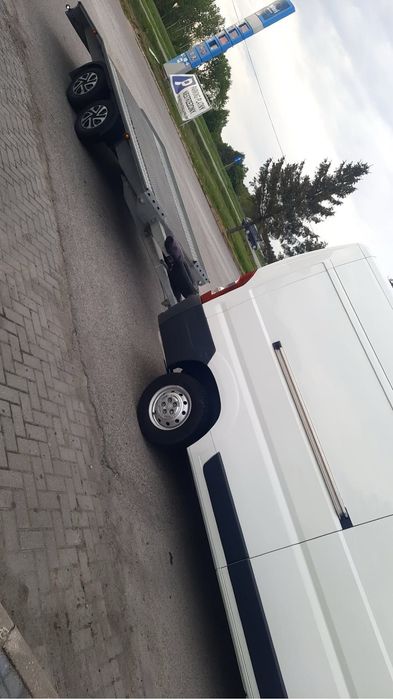 Wynajem lawety, usługi lawetą, przewóz aut maszyn