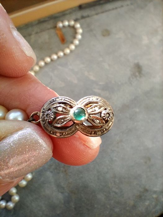 Colar de pérolas com fecho em ouro de Portugal, estilo Art Déco.