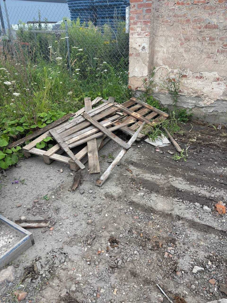 Palety uszkodzone, złom