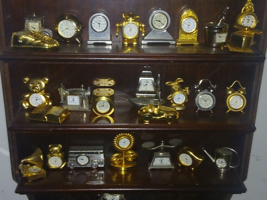 Coleção 100 relógios  minitura por 500 € ao cada 6,50  €