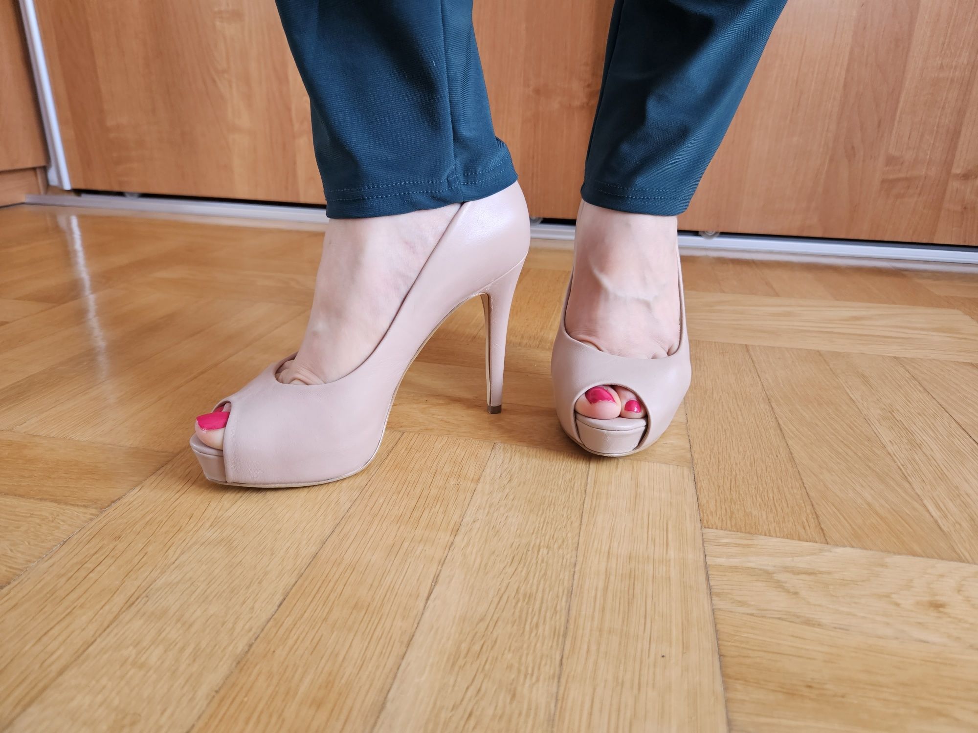 Szpilki peep toe Guess uszkodzone rozmiar 37