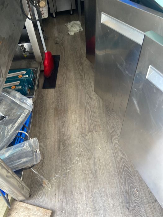 Contentor street food 5 mt abre a frente mais 1,5 mt