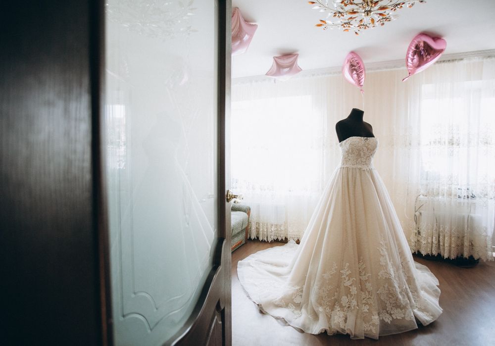 Продаж або оренда вишуканої весільної сукні