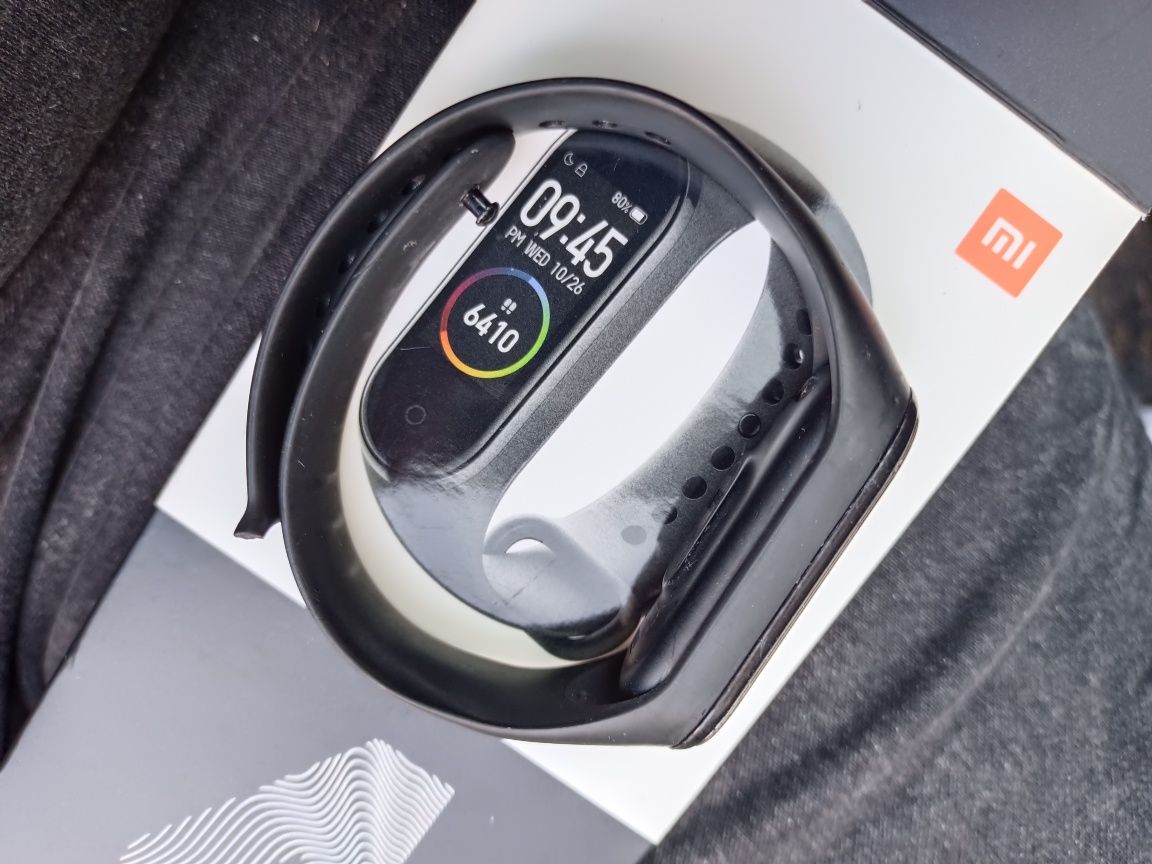 Mi band 4. Opaska sportowa