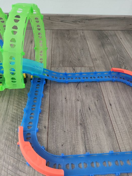 Świecący tor samochodowy