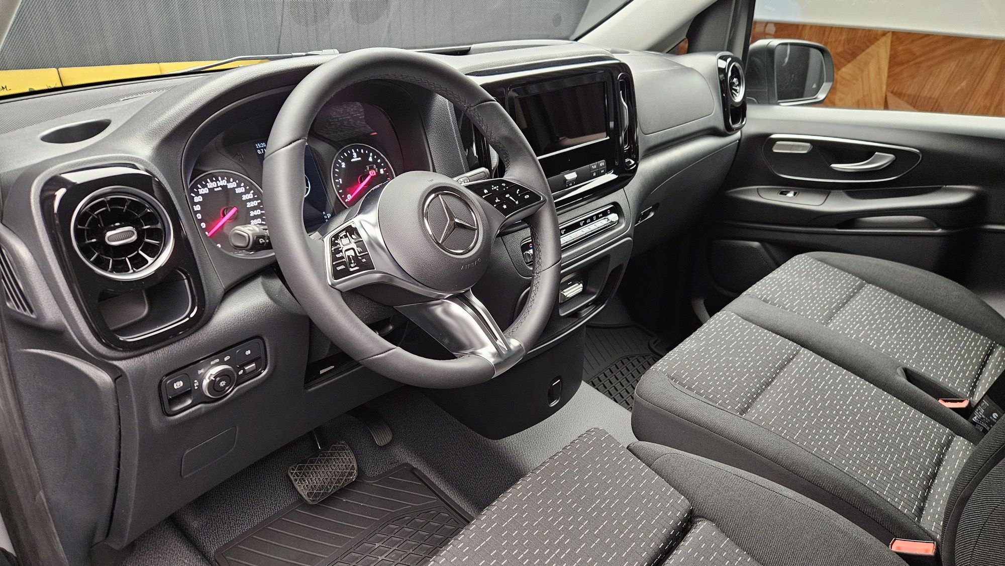 Wynajem wypożyczalnia Bus 9 osobowy Mercedes Vito