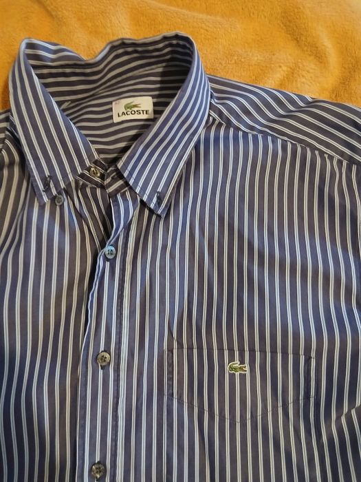 Camisa Lacoste as riscas