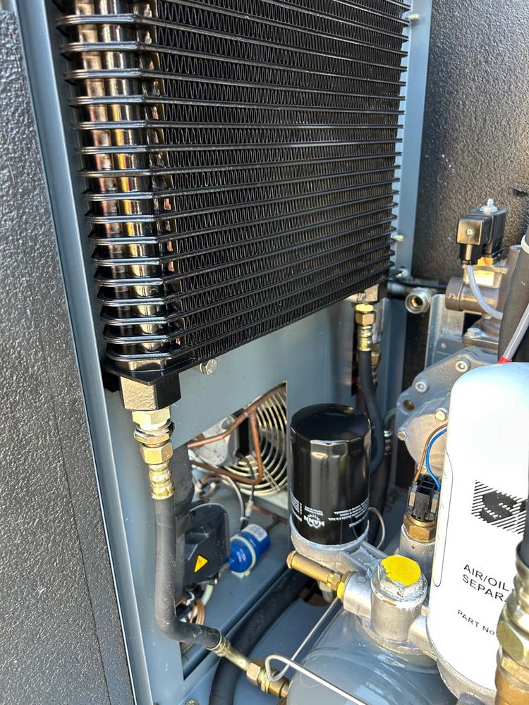 Kompresor  śrubowy ATLAS COPCO GA5 5.5kw 9.75 bar + OSUSZACZ