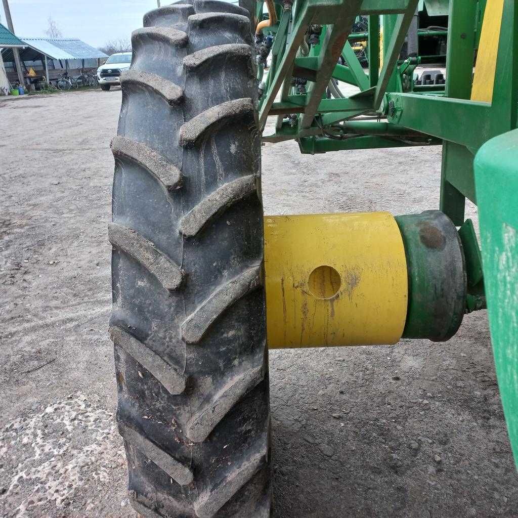 Опрыскиватель прицепной JOHN DEERE 2016 г.в.