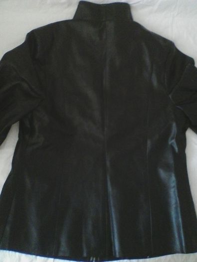 Куртка жіноча зі штучної шкіри