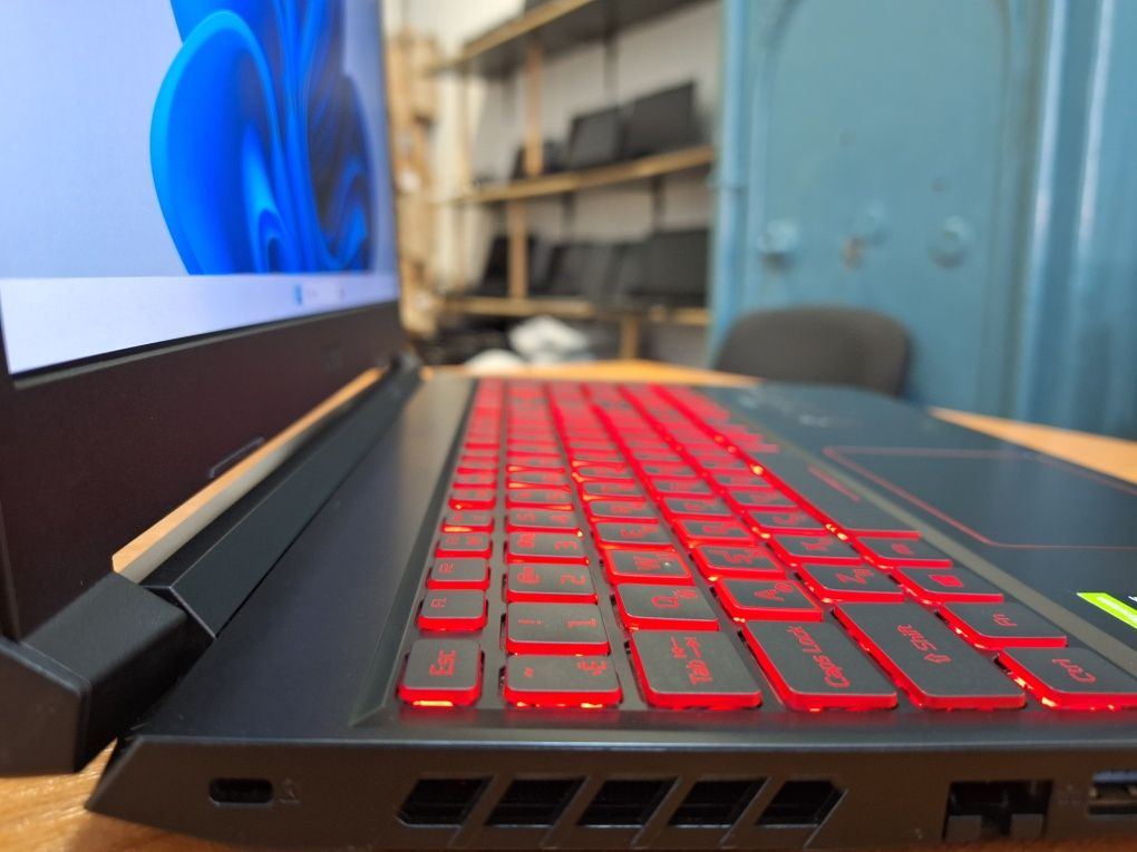 Acer Nitro 5 AN515-55 i5-10300H GTX 1650 4Gb DDR4 16Gb SSD 1Tb