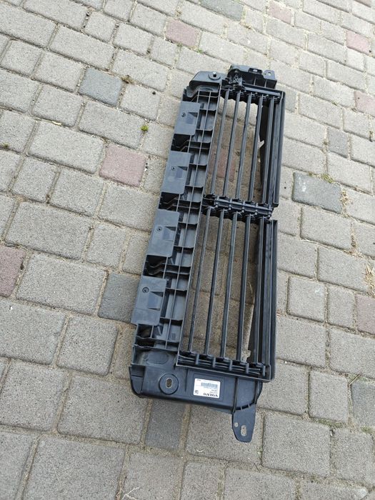 В наявності жалюзі верхні Volvo C40 XC40 RECHARGE оригінал xc-40