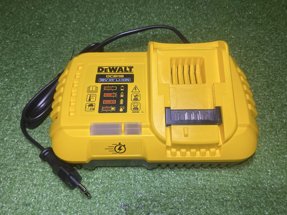 Зарядка dewalt 18V DCB118 девальт нові