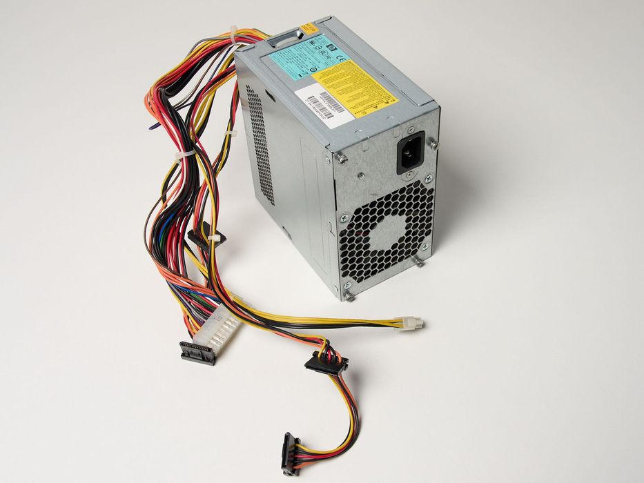 Fonte de alimentação para PC HP Compaq 300W (HP-D3006A0)