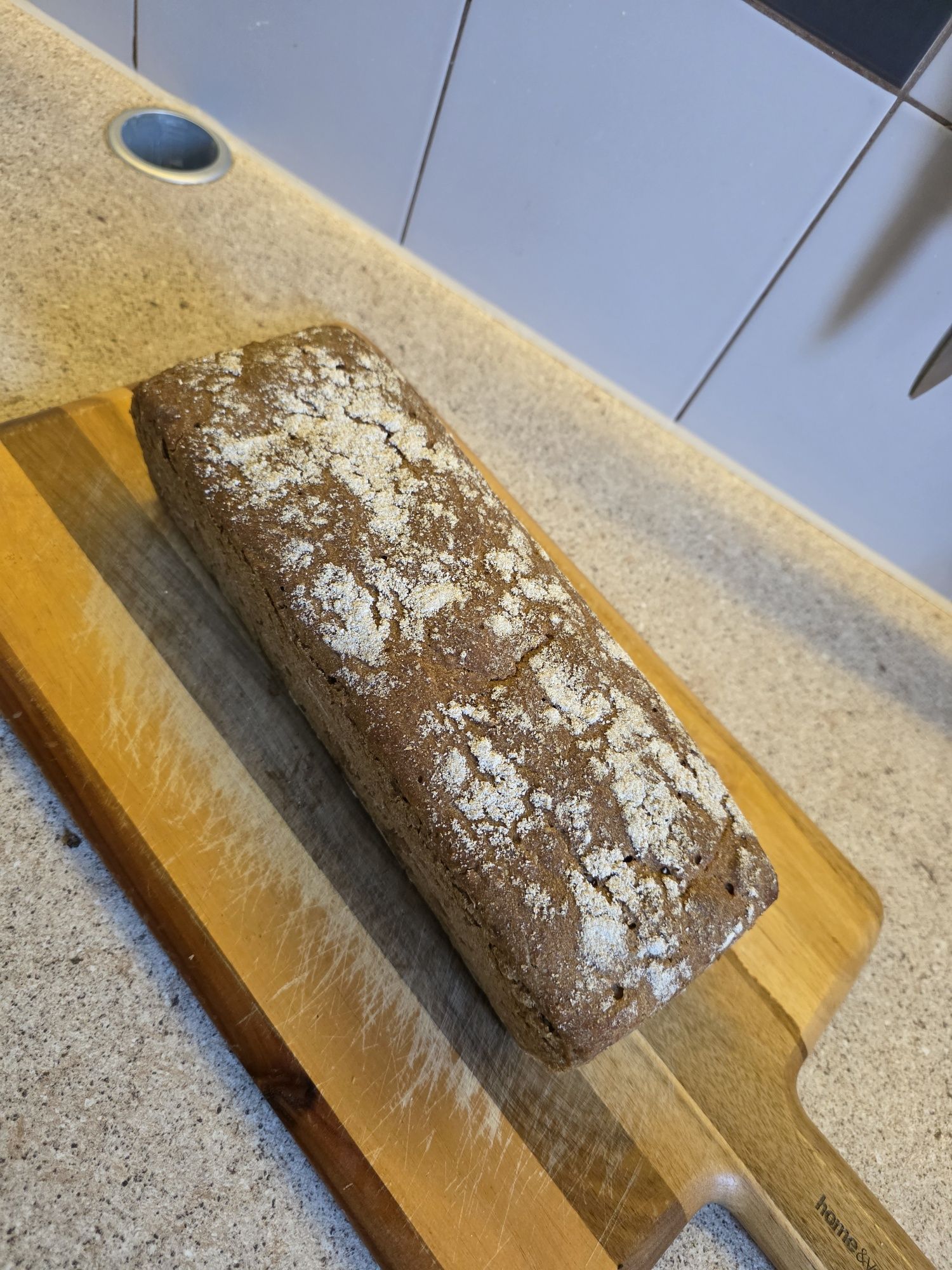 Chleb żytni na zakwasie ok. 1,2 kg z siemnieniem i płatkami owsianymi