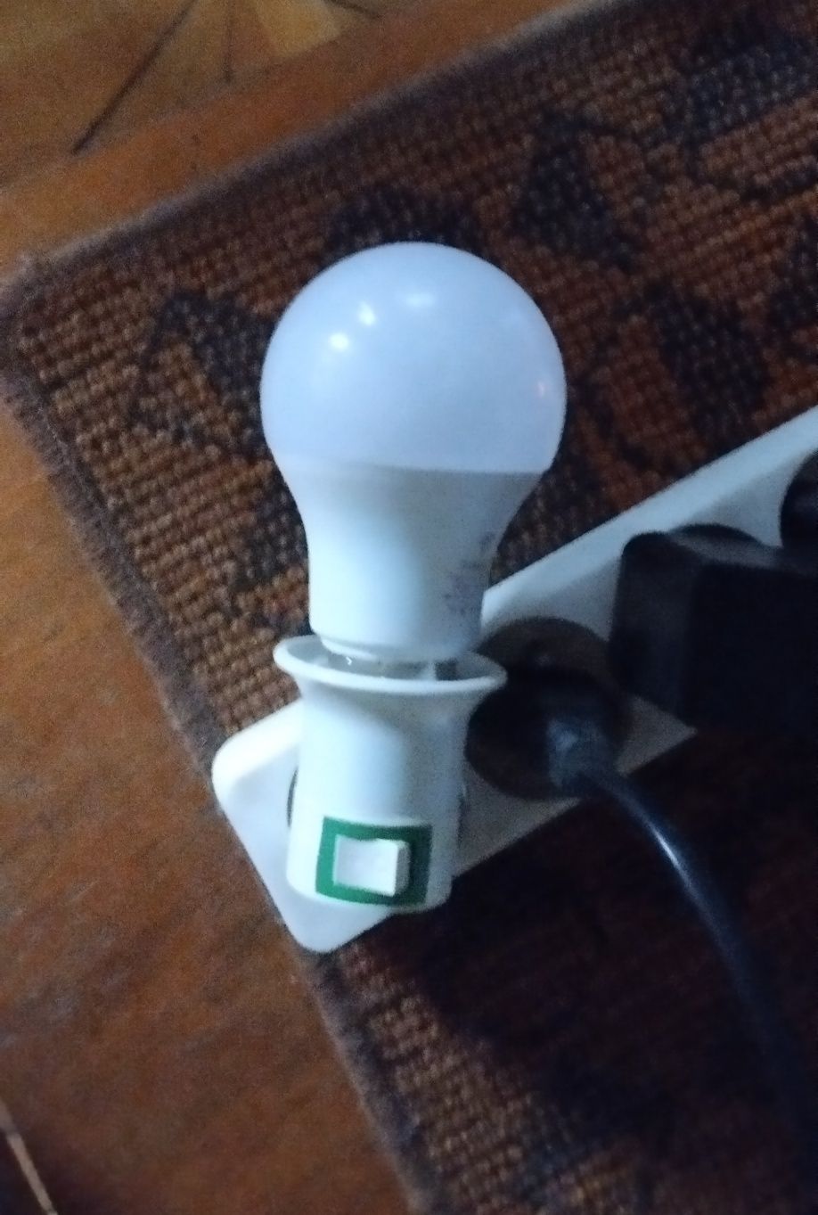 Żarówka LED z czujnikiem ruchu i zmierzchu