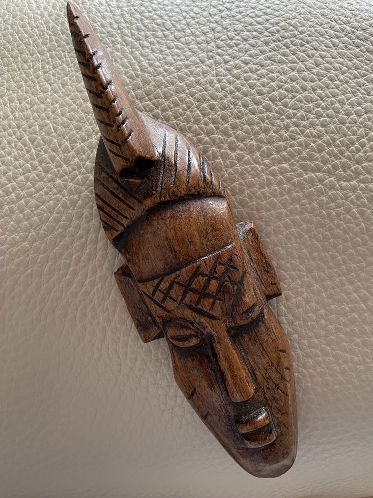 Máscara decorativa madeira