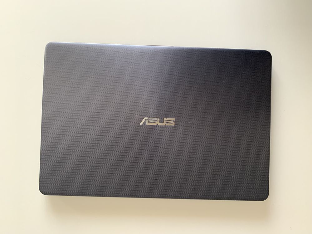 Portátil Asus 8GB RAM, 1TB capacidade