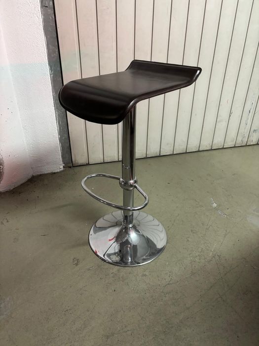 4 bancos de bar/balcão