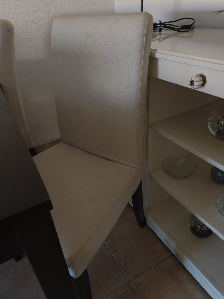 Mesa com 4 cadeiras