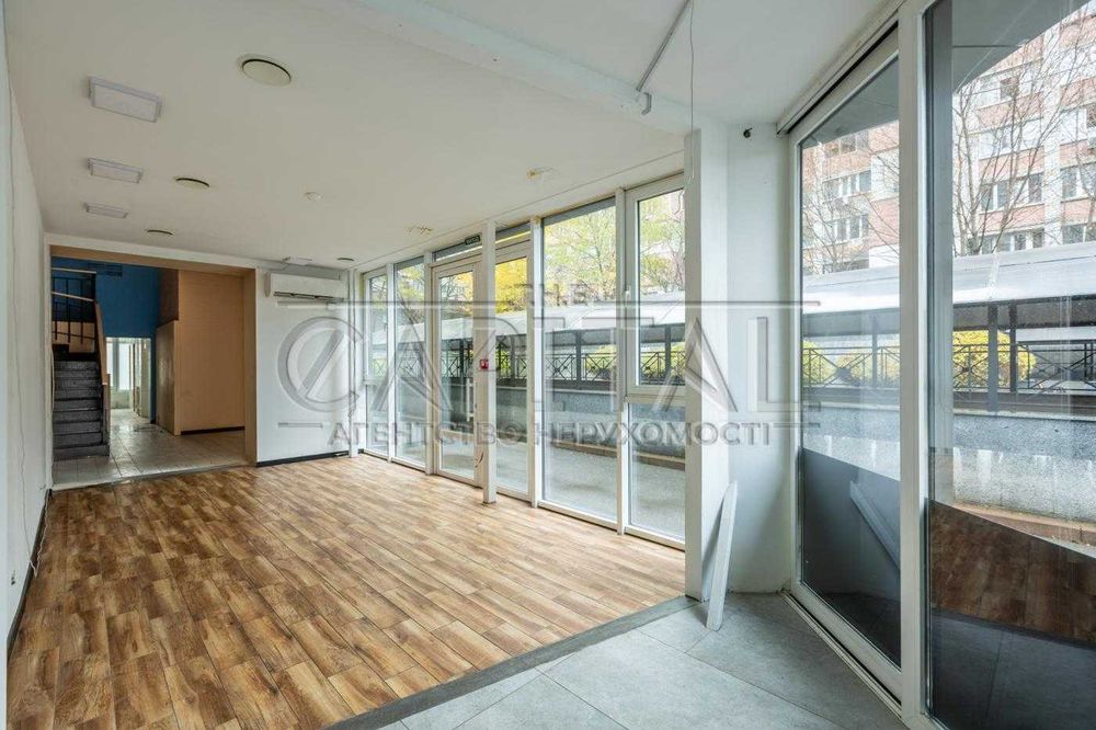 Фасадне приміщеня 195м2  в ЖК Новопечерські Липки