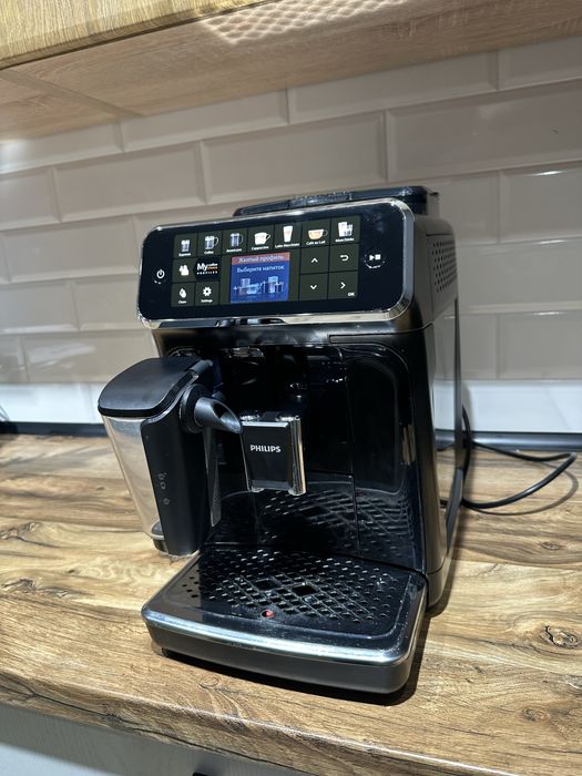 Продам кавоварку PHILIPS 5400