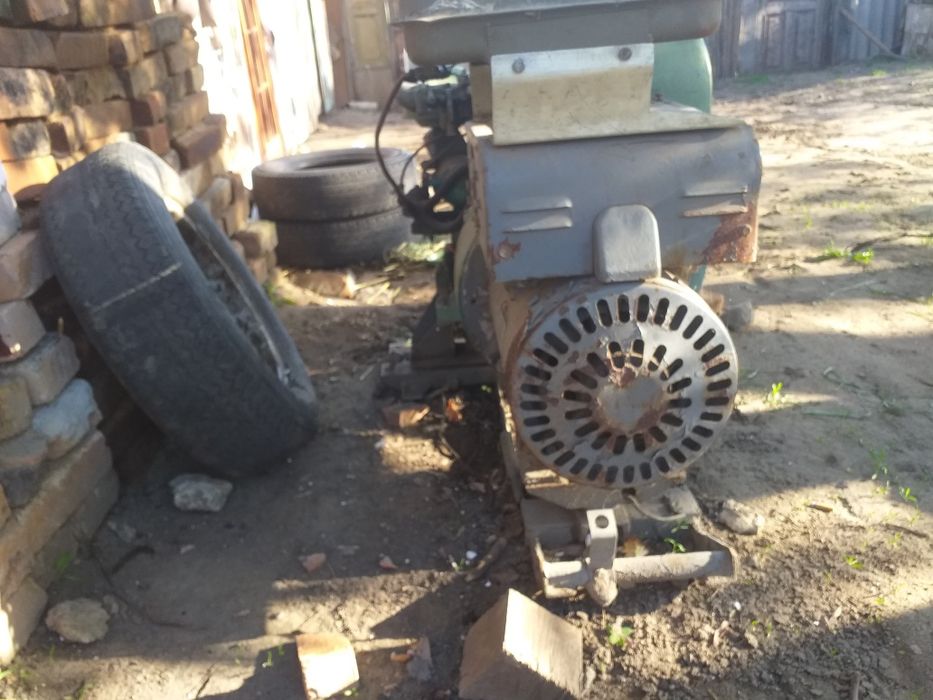 Продам военний отличний гениратор..