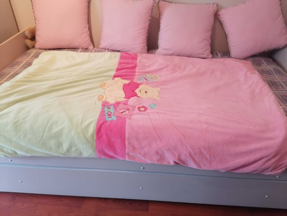 Colcha de Winnie the pooh e protecção de grades para cama bebé
