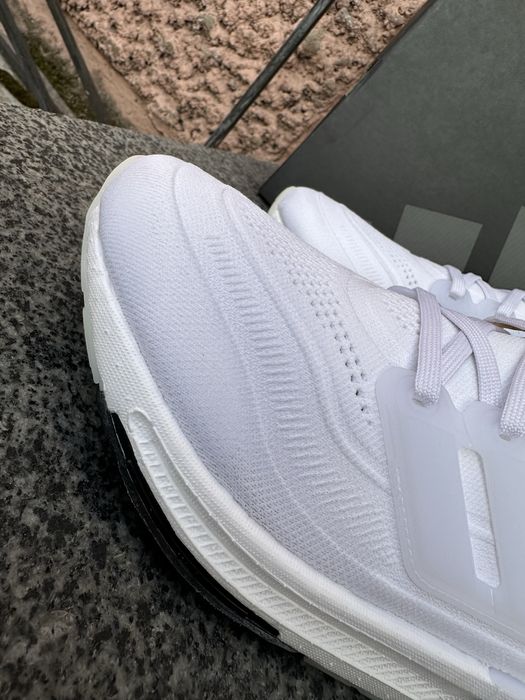 ОРИГІНАЛ Adidas Ultraboost Light Performance GY9350