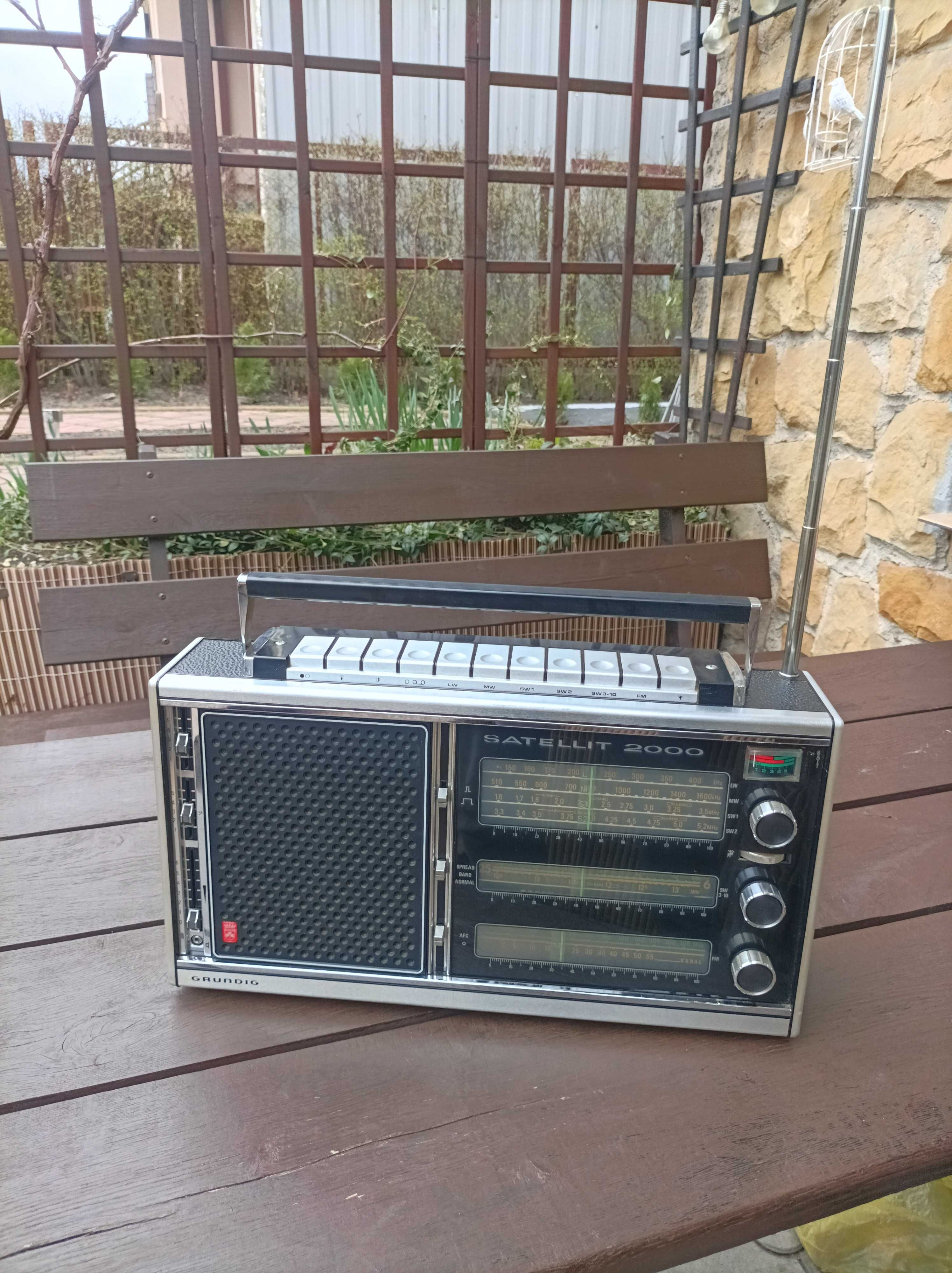 Grundig Satellit 2000 niemieckie radio 70,s