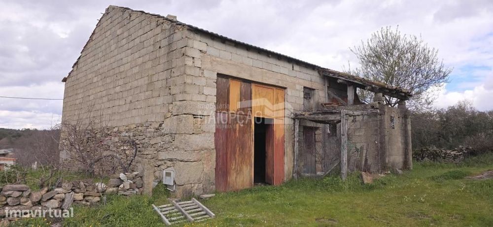 Casa em construção à venda em Picote - Miranda do Douro