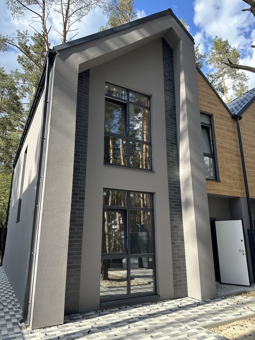 Таунхаус з великою земельною ділянкою. Є розтермінування