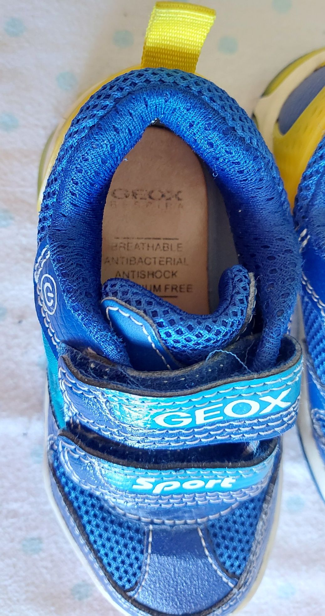 Adidasy Geox roz. 24 świecącą podeszwa