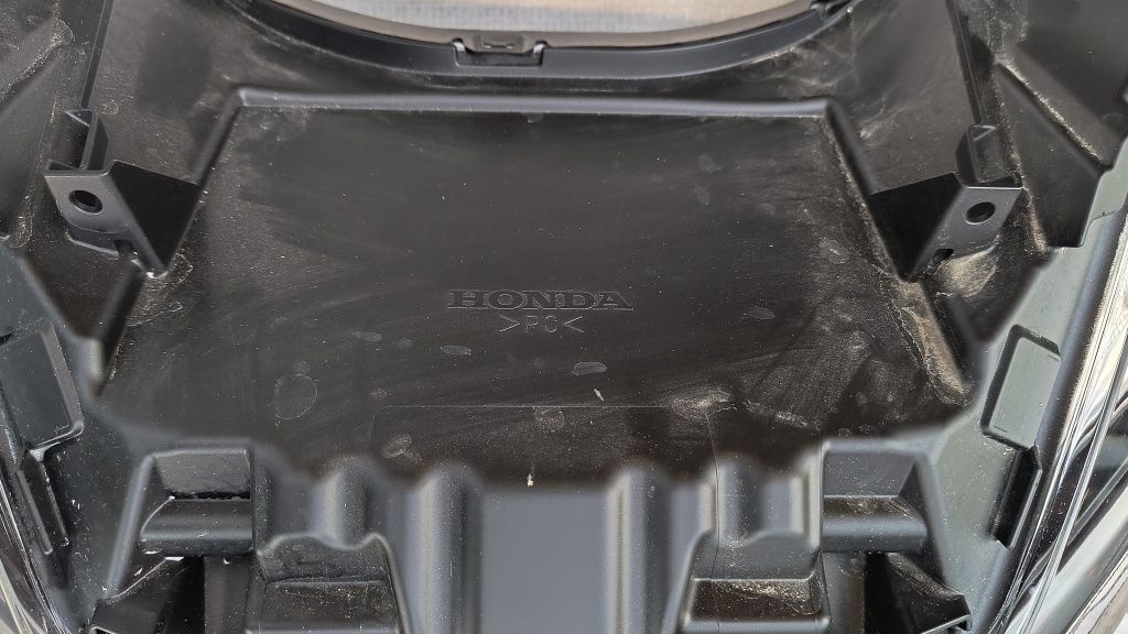 Reflektor PCX przedni