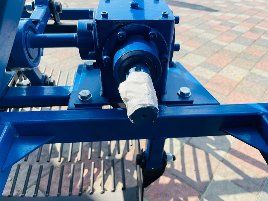 Картоплекопач однорядний вібраційний для мінітрактора КК21