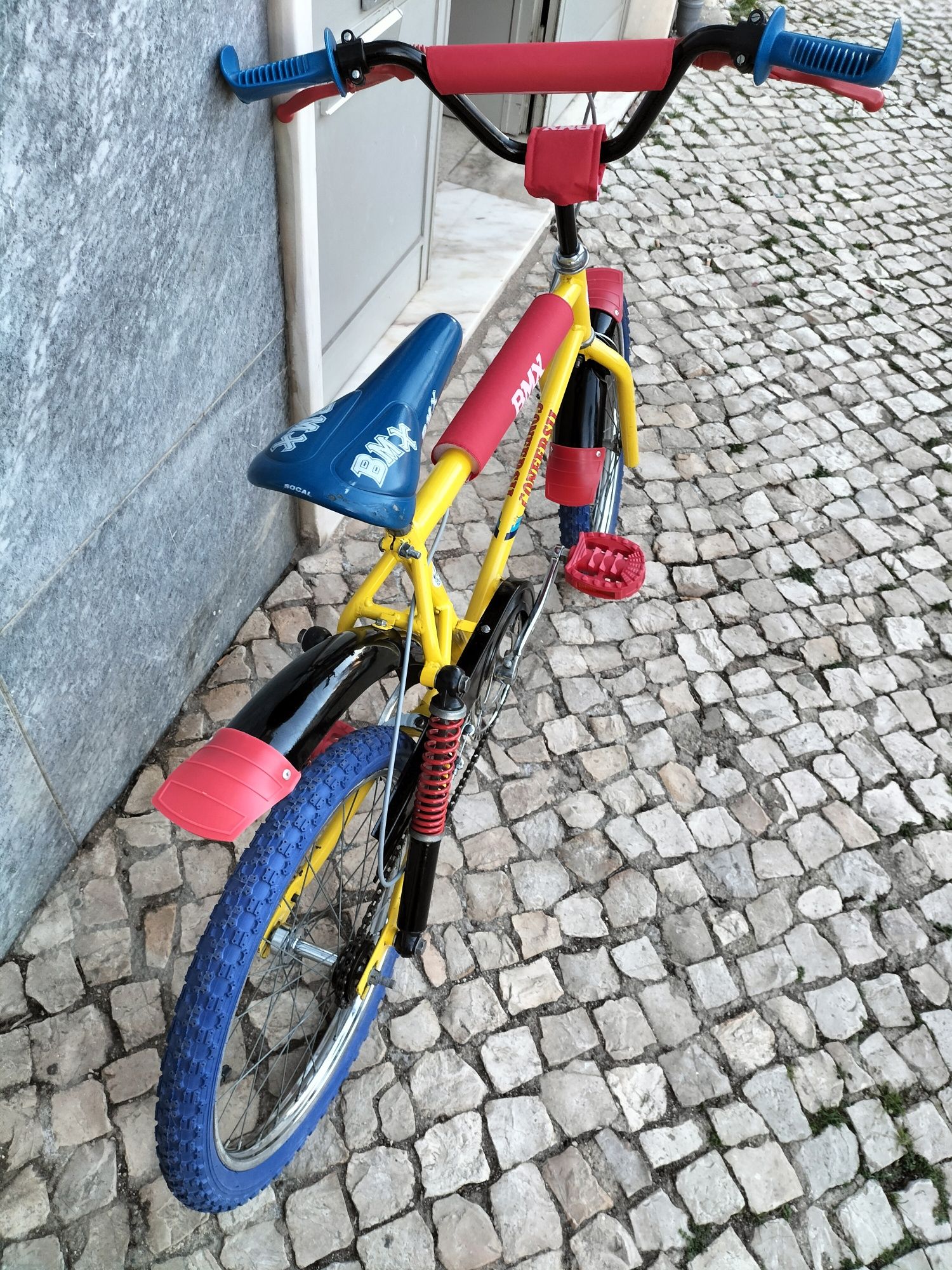 Bicicleta BMX confersil com amortecedores duplos