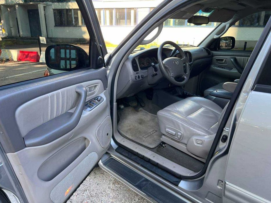 Toyota Sequoia 2003