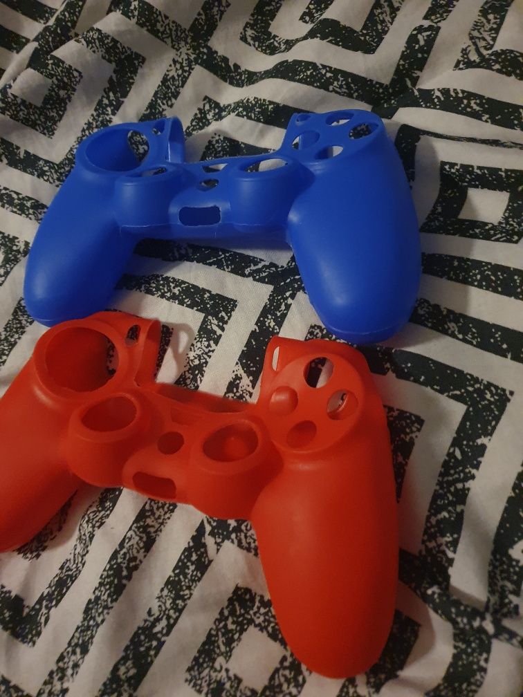 Etui do pada na playstation 4 i mam takie też  do Xbox one