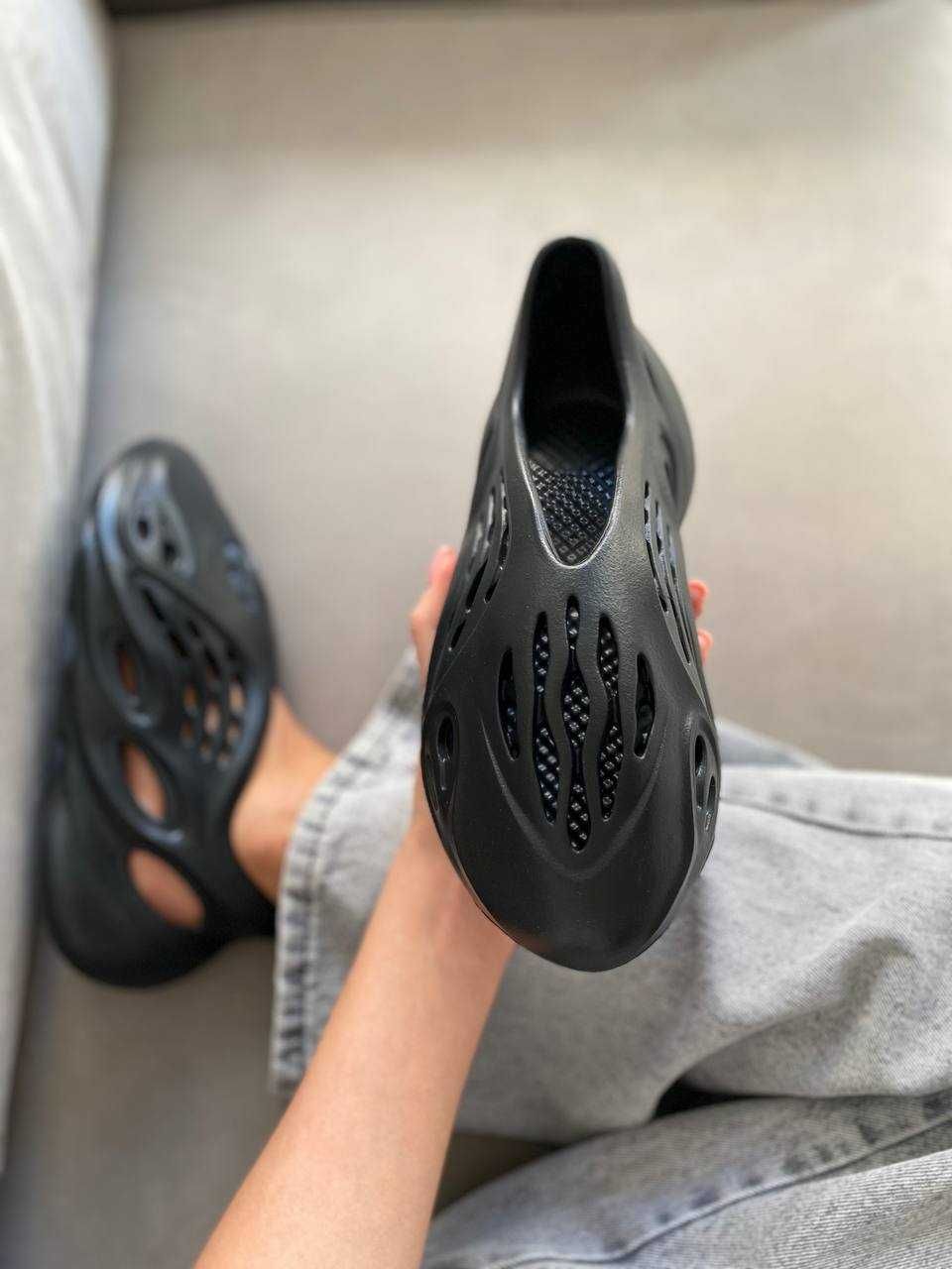 Жіночі кросівки adidas YEEZY Foam Runner чорний 9024 НОВИЗНА