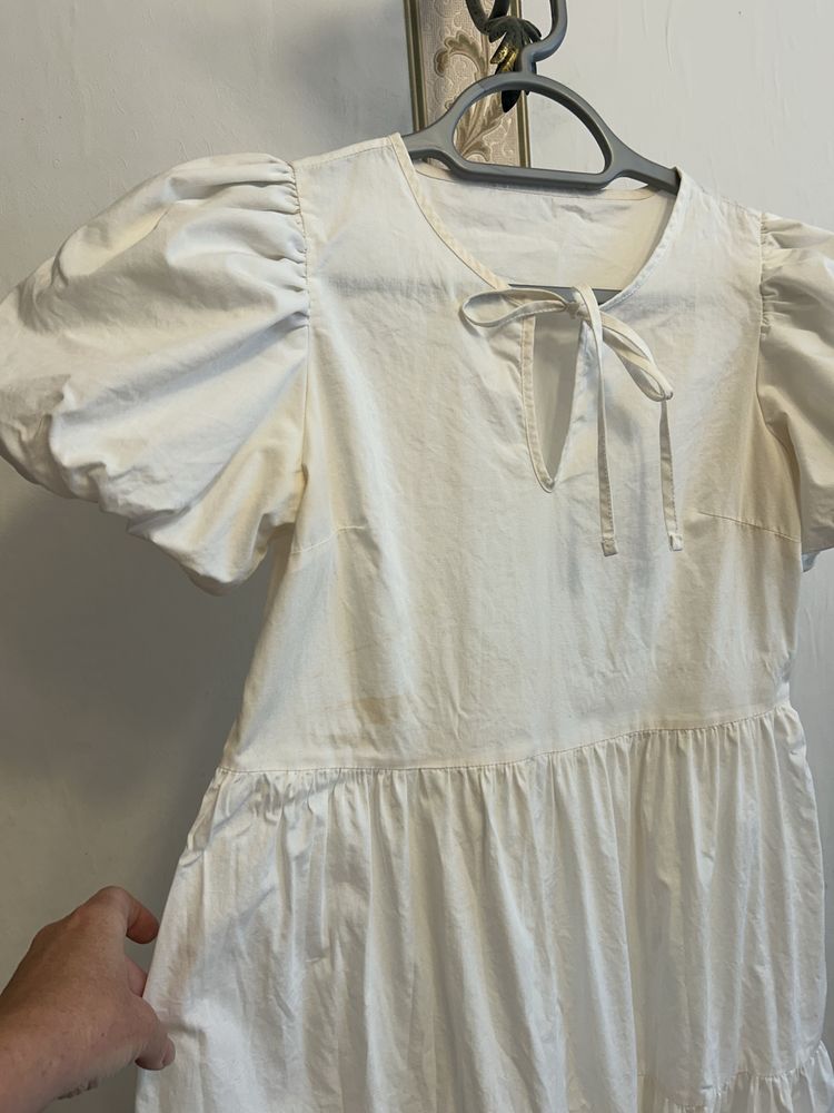 Sukienka letnia biała Zara w dobrym stanie, XS