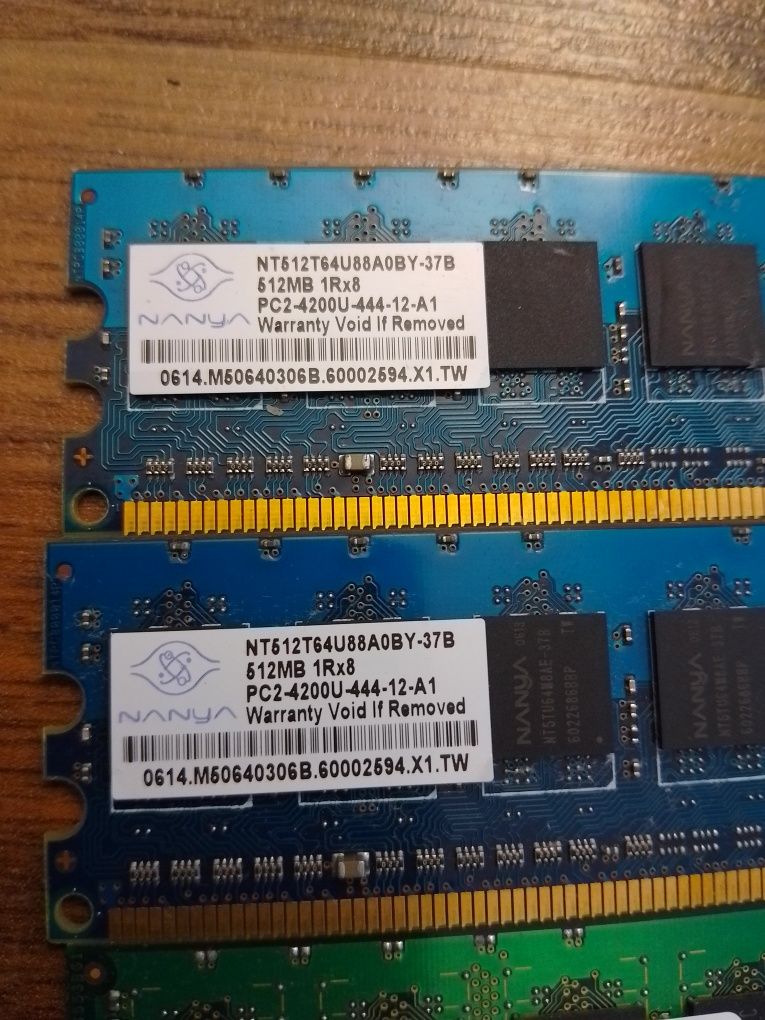 Pamięć DDR2 512mb oraz Intel Pentium 4 630 sl7z9 3.00 ghz 4 szt
