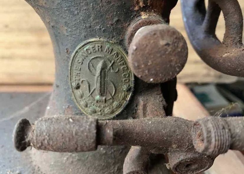 Máquinas de Costura (cabeças) antigas da marca Husqvarna e Singer para colecionador